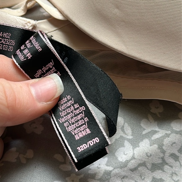 VS Bra - Picture 4 of 4